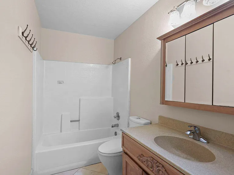 400 Creekview Dr — Photo 11
