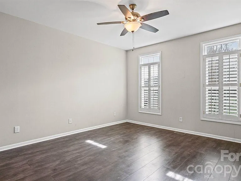 125 Forest Ridge Rd — Photo 10
