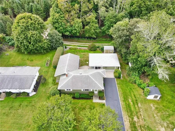 25 Highland Ct, Tiverton, RI 02878