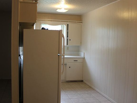 4th image of 303 E Avenue A #B