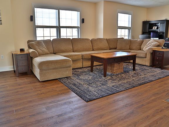 3rd image of 580 Tall Oak Blvd