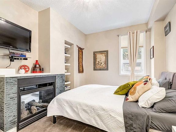 5th image of 532 S 5th Ave NE #101