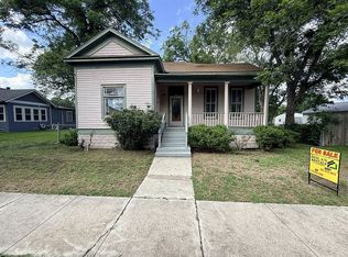 406 E Main St, Cuero, TX 77954