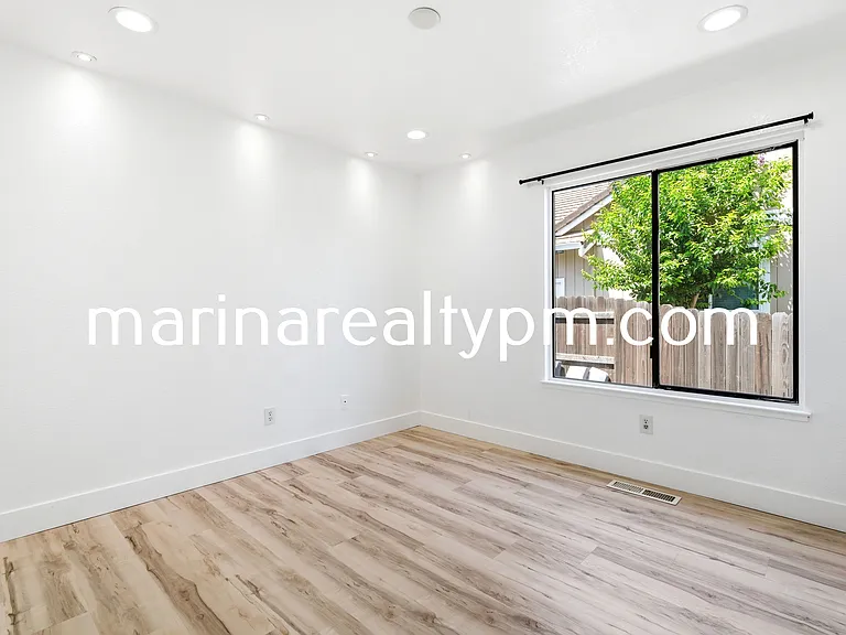 208 Buttercup Cir — Photo 35