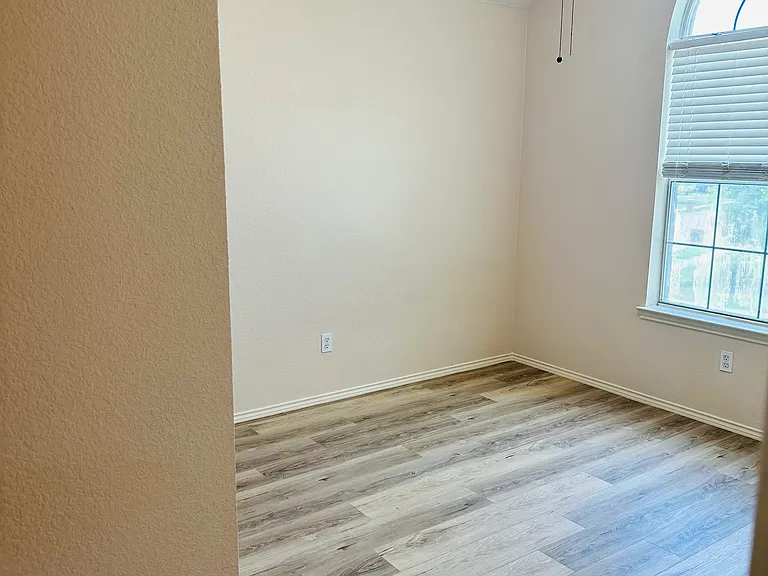 313 Broadmoor Dr — Photo 11