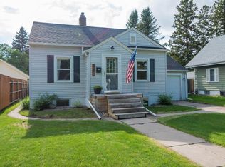1328 Cottonwood St, Grand Forks, ND 58201