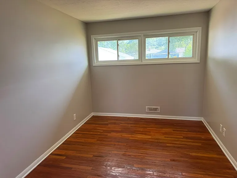 15917 Steinway Blvd — Photo 6