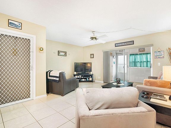 5th image of 312 NE 17th Avenue #101