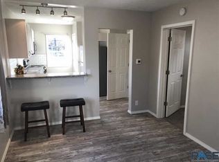 217 N Fairfax Ave, Sioux Falls, SD 57103