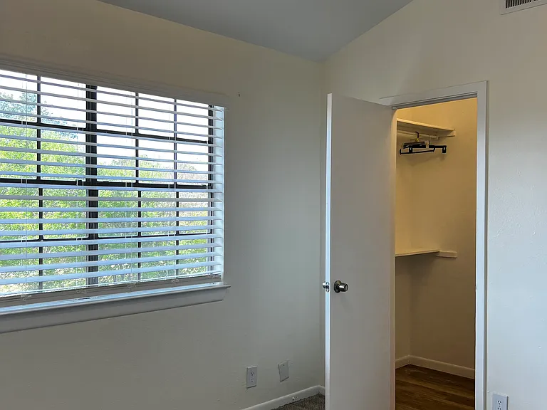 900 Babcock Rd — Photo 9