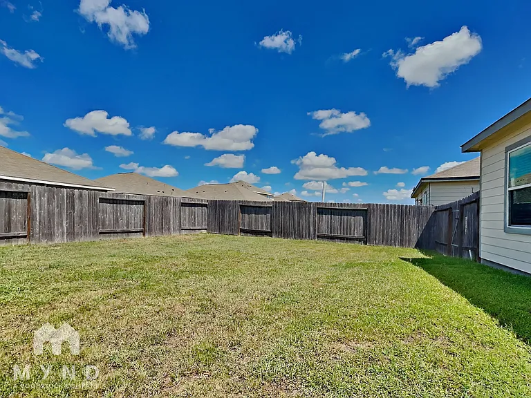 1056 Banyon Tree Ln — Photo 15
