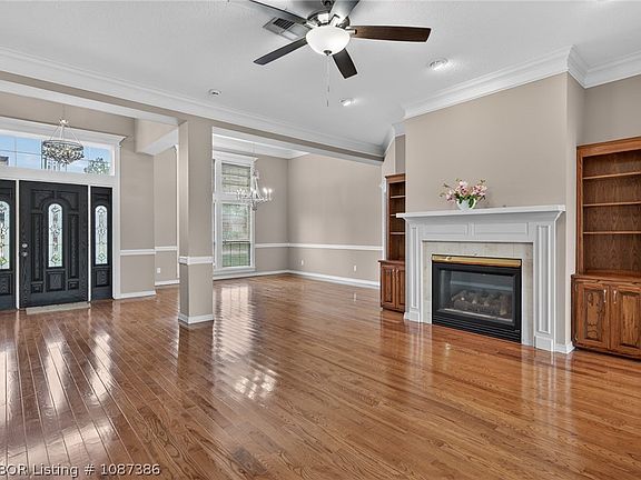 3rd image of 1801 Fianna Way