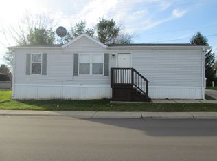 33 Stratford Dr, Whitmore Lake, MI 48189