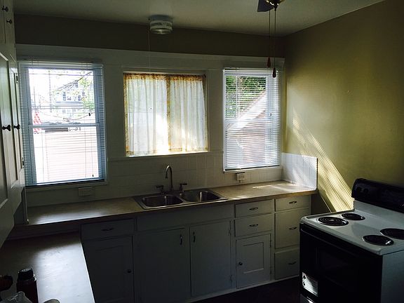 Full kitchen with 5 new windows, small eating area, mud room
