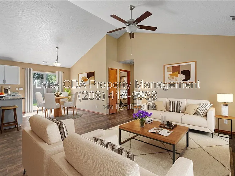 8920 N Torrey Ln — Photo 1