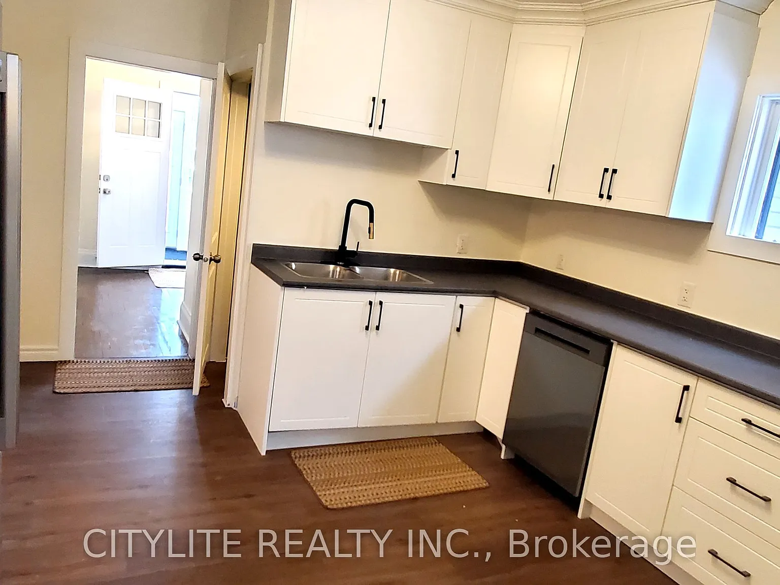3 bed, $2,200 — Photo 1