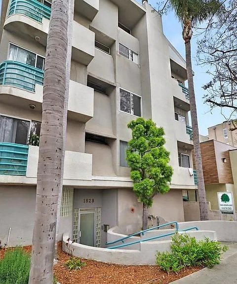 1828 Purdue Ave #201 — Photo 2