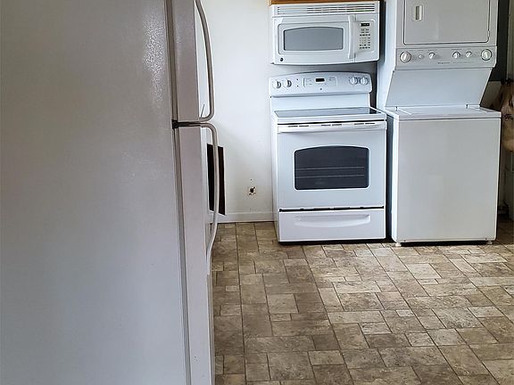 2nd image of 129 E Pearl St APT C