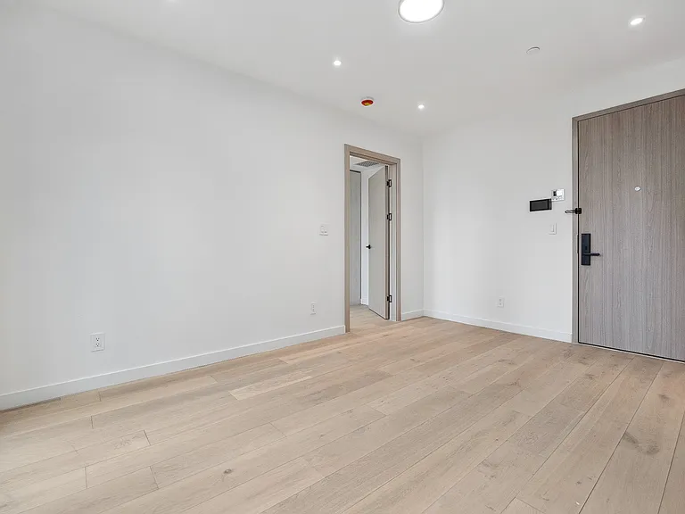 42-62 Hunter St #8 — Photo 7