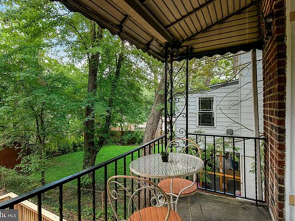 Upper rear porch