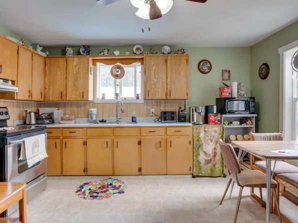 4600 50th St NE, Salmon Arm, BC V1E 3A7