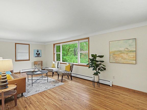 3rd image of 1680 Burns Ave