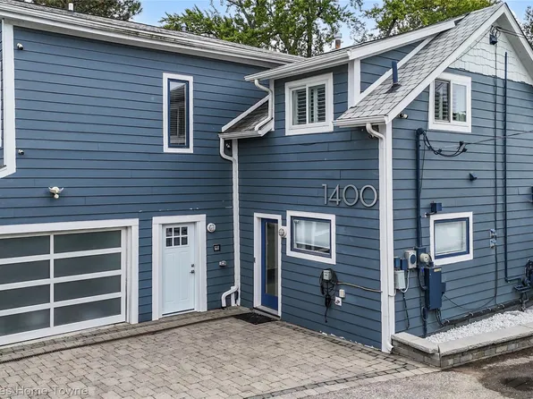 1400 Rossdale Dr, Waterford, MI 48328