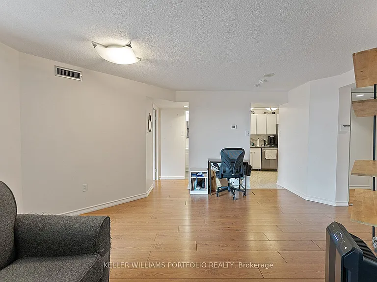 705 King St W #601 — Photo 9