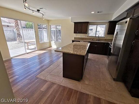 5th image of 1704 Starbuck Dr