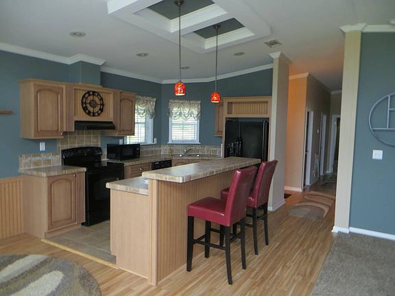 3rd image of 1135 W Lakeview Dr