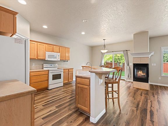 5th image of 1844 W Glade Creek St