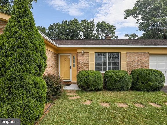 3rd image of 219 Wakeland Dr