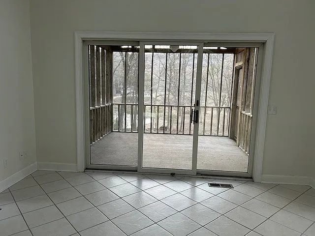 3 bed, 2517 sqft, $2,500 — Photo 4