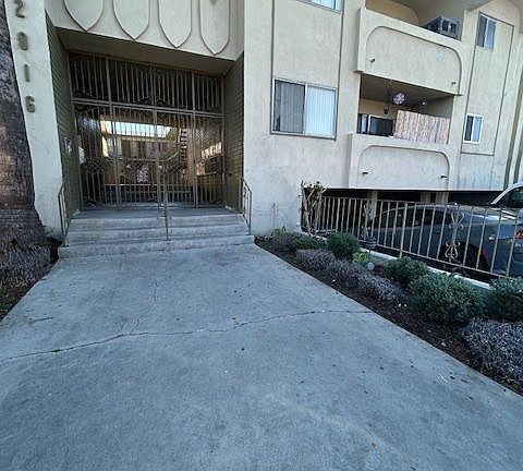 3rd image of 2016 S Shenandoah St #105