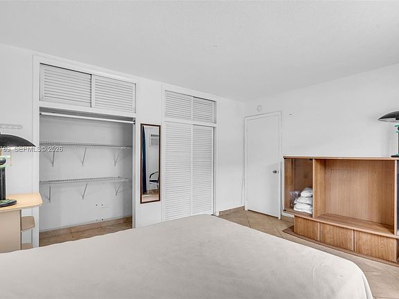 5th image of 17050 NE 14th Ave APT 106