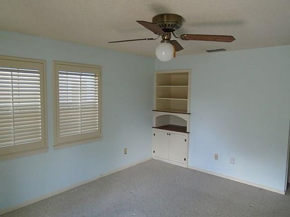 3rd image of 3617 Varsity Ln