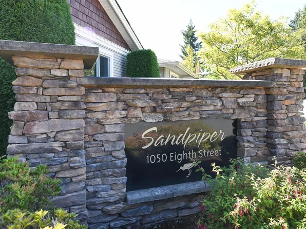 1050 8th St #2, Courtenay, BC V9N 4A5