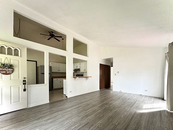 2nd image of 436 Bayview Ave