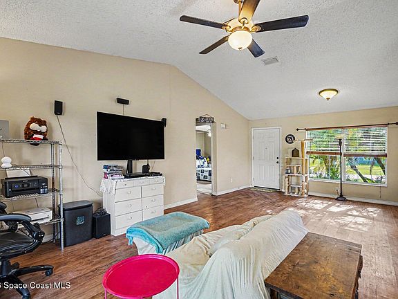 5th image of 2699 Haberland Ave SE