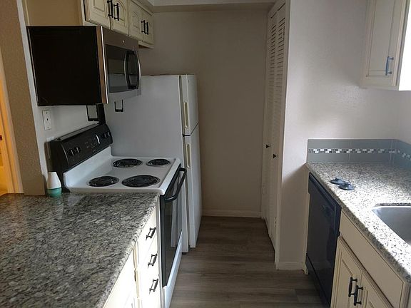 5th image of 12100 Melville Dr APT 202
