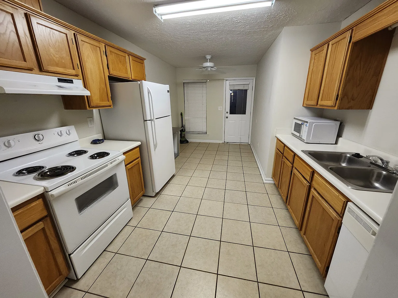 2 bed, 1296 sqft, $1,399 — Photo 4