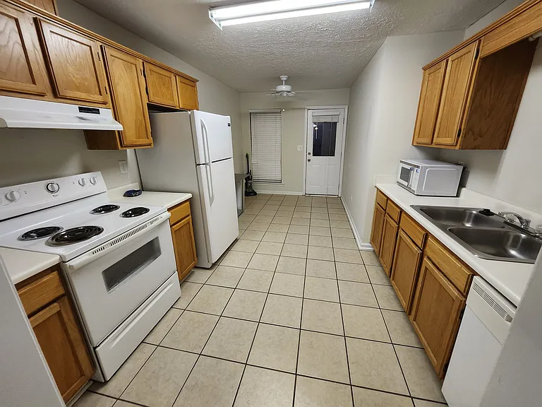 8336 Grand Oak Ct — Photo 4