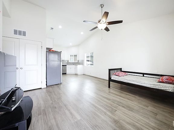 5th image of 8607 Grandy St
