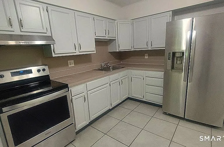 244 Oakville Ave #F — Photo 3
