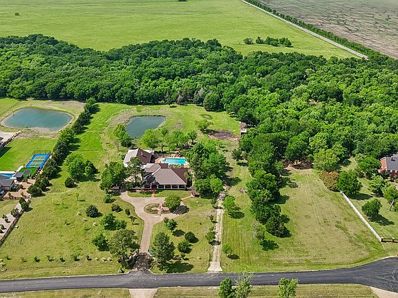 2nd image of 1000 English Rd