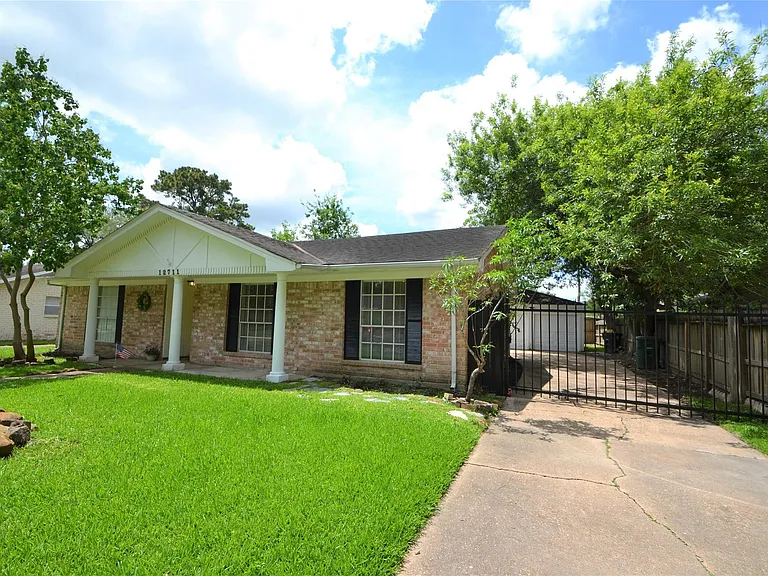 12711 Westleigh Dr — Photo 2