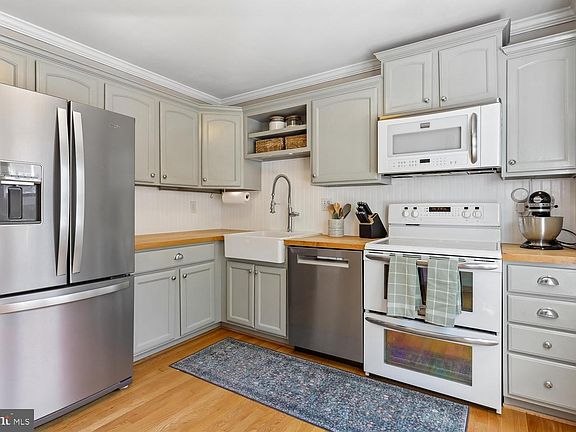 2nd image of 2323 Harleyford Ct