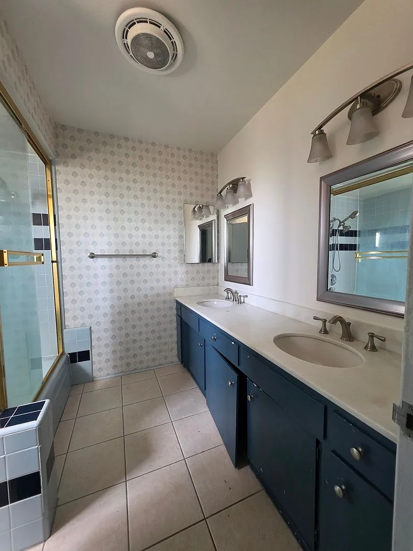 Stunning Del Cerro View Home with Spacious Split-Level Layout — Photo 4