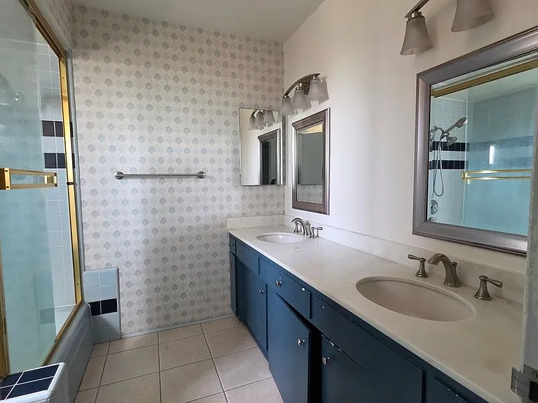 6437 Elmhurst Dr — Photo 4