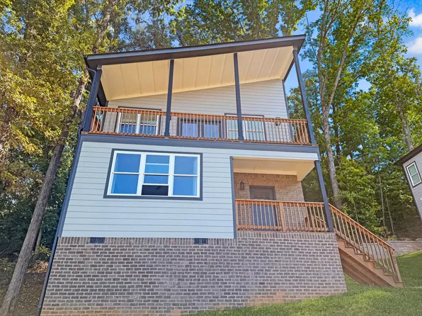 402 Dempsey Ln, Rossville, GA 30741